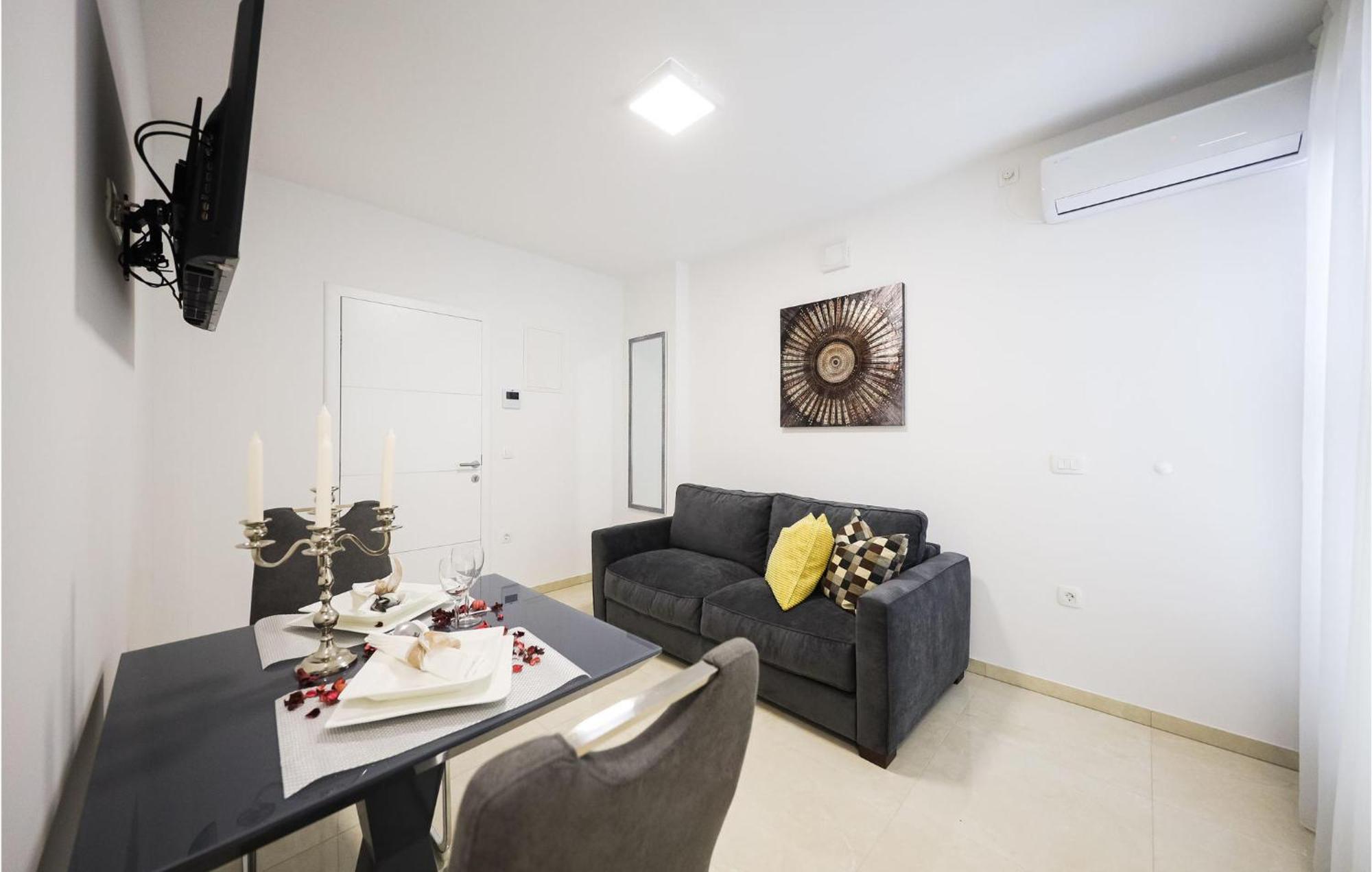 Lovely Apartment In Zadar With Wifi Exterior photo